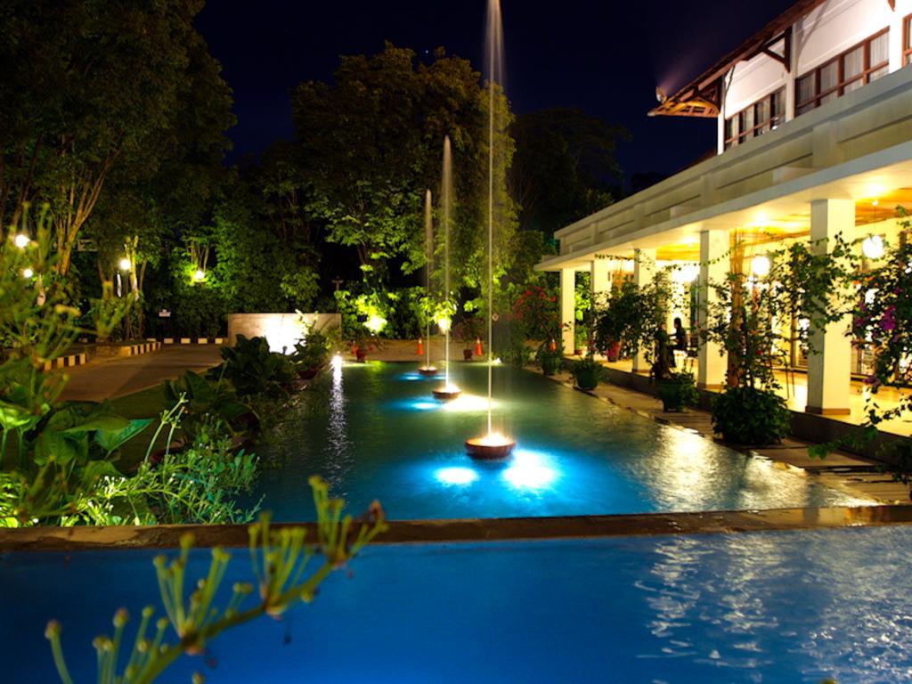 Mesra Business & Resort Hotel Samarinda Exterior photo