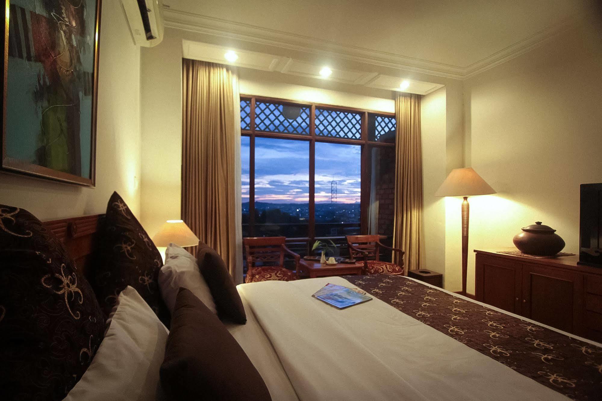 Mesra Business & Resort Hotel Samarinda Exterior photo