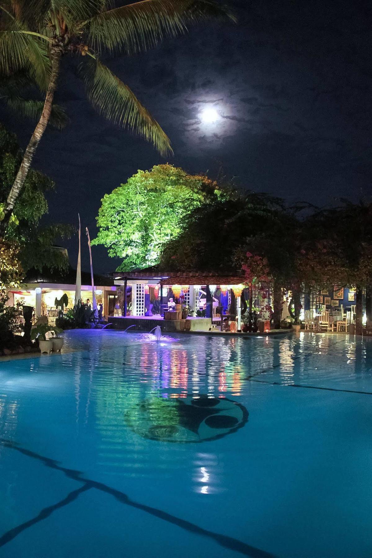 Mesra Business & Resort Hotel Samarinda Exterior photo